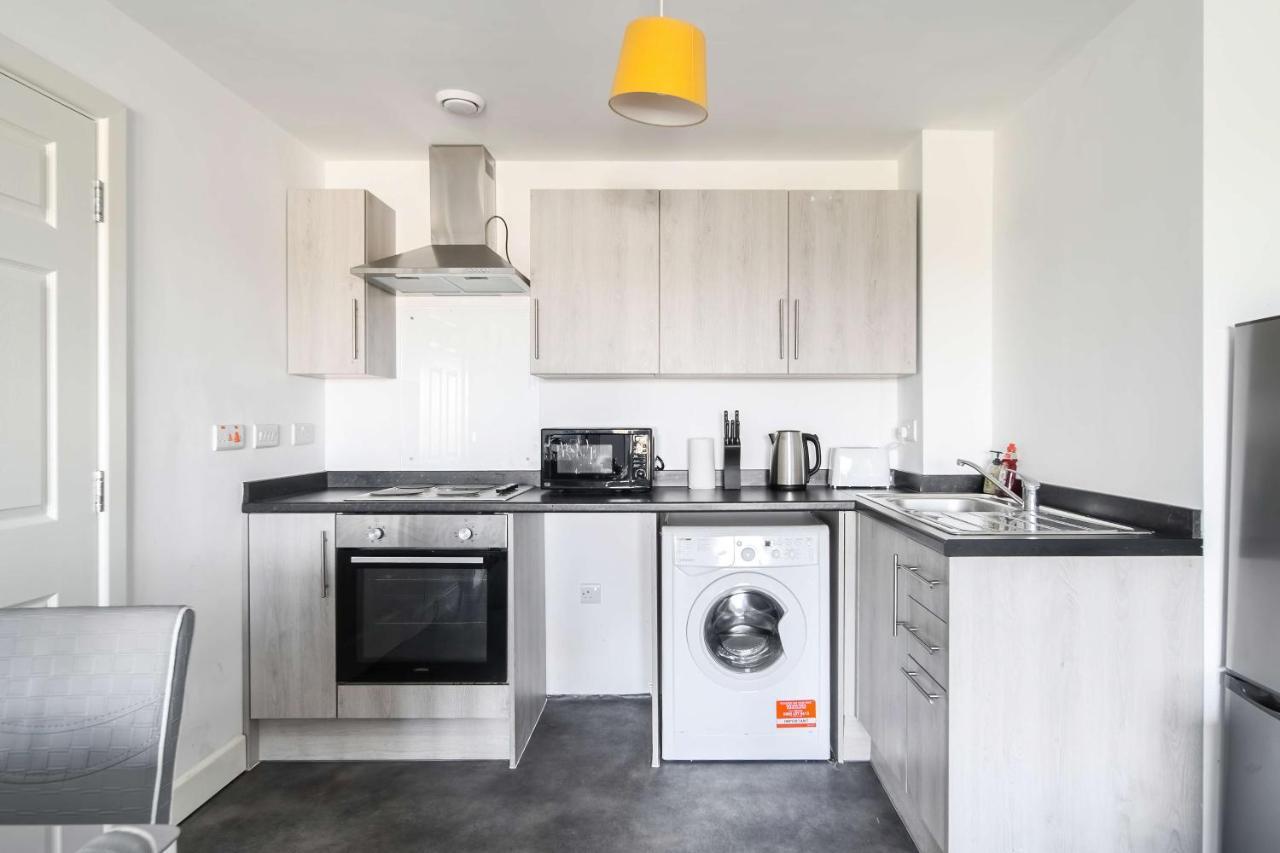 Livestay-New Private Apartment Building Minutes From Heathrow Slough Exteriér fotografie