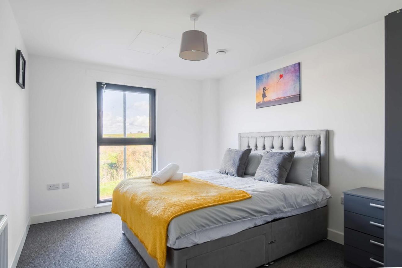 Livestay-New Private Apartment Building Minutes From Heathrow Slough Exteriér fotografie