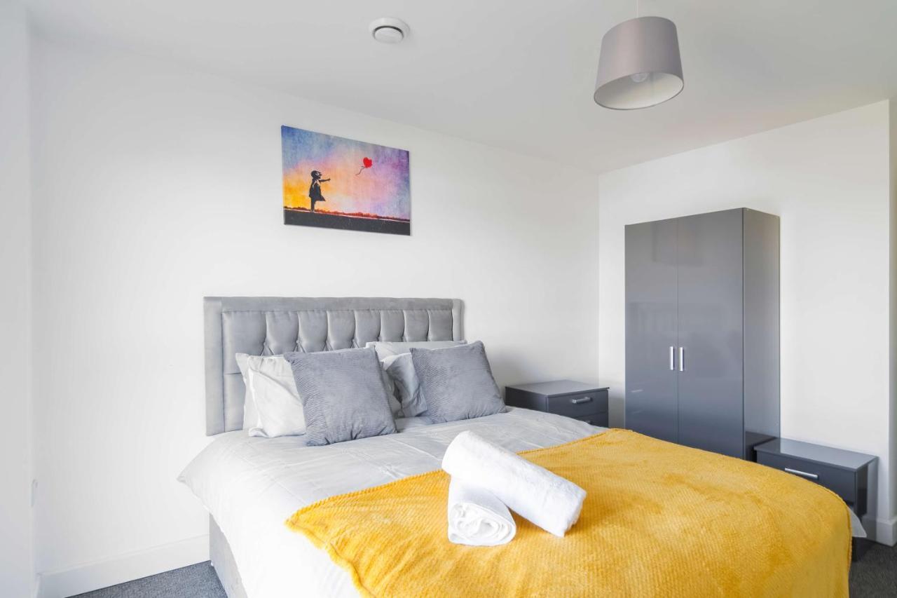 Livestay-New Private Apartment Building Minutes From Heathrow Slough Exteriér fotografie