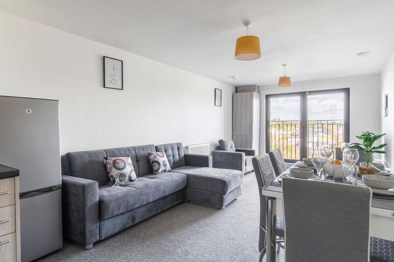Livestay-New Private Apartment Building Minutes From Heathrow Slough Exteriér fotografie