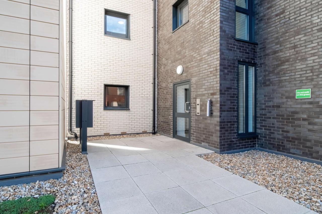 Livestay-New Private Apartment Building Minutes From Heathrow Slough Exteriér fotografie