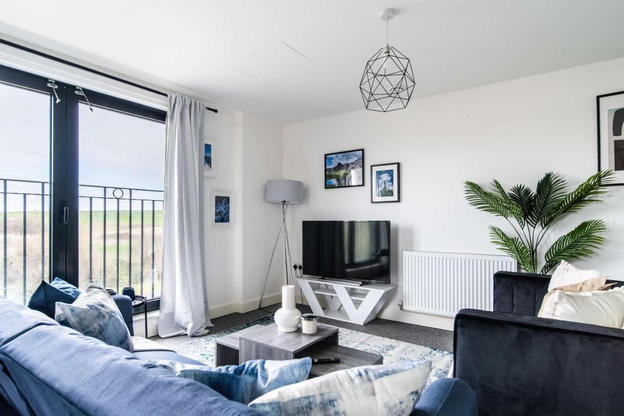 Livestay-New Private Apartment Building Minutes From Heathrow Slough Exteriér fotografie