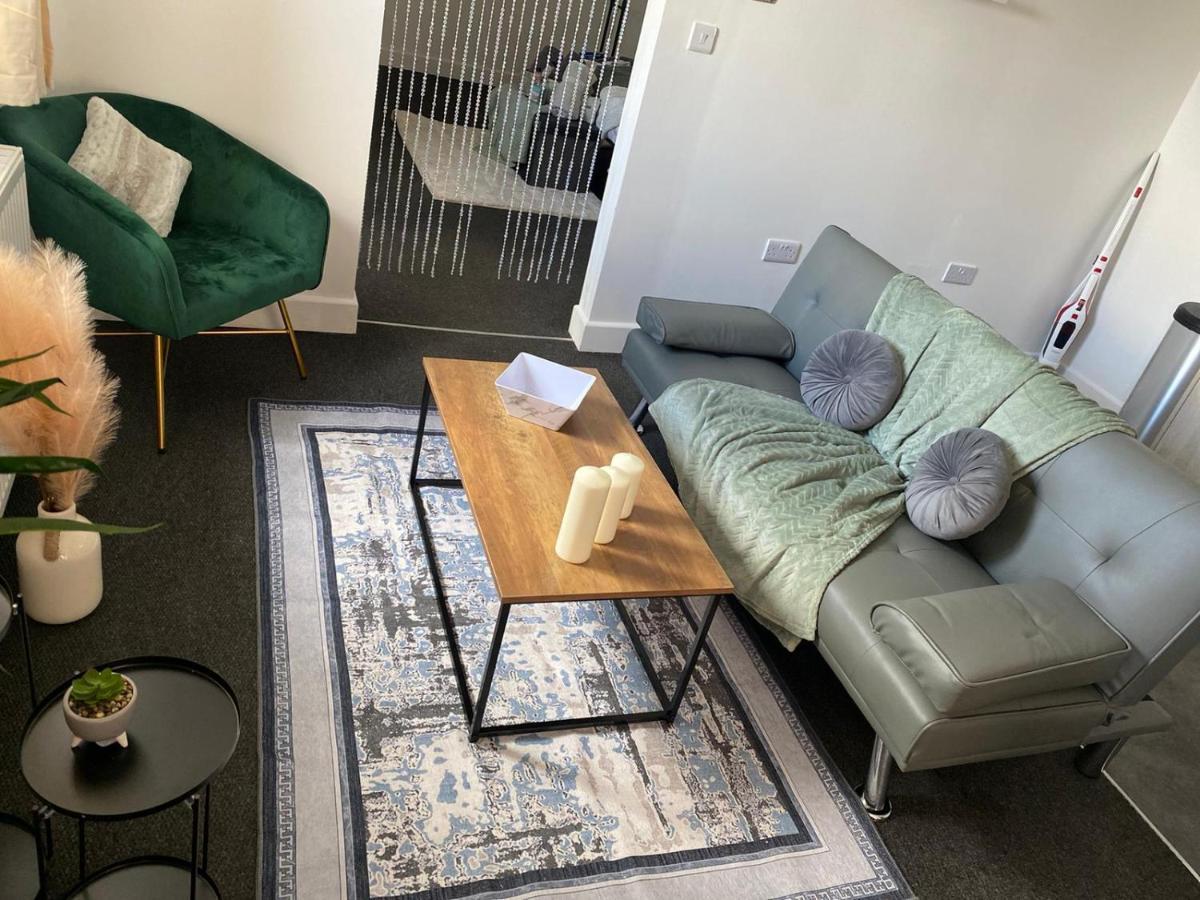 Livestay-New Private Apartment Building Minutes From Heathrow Slough Exteriér fotografie