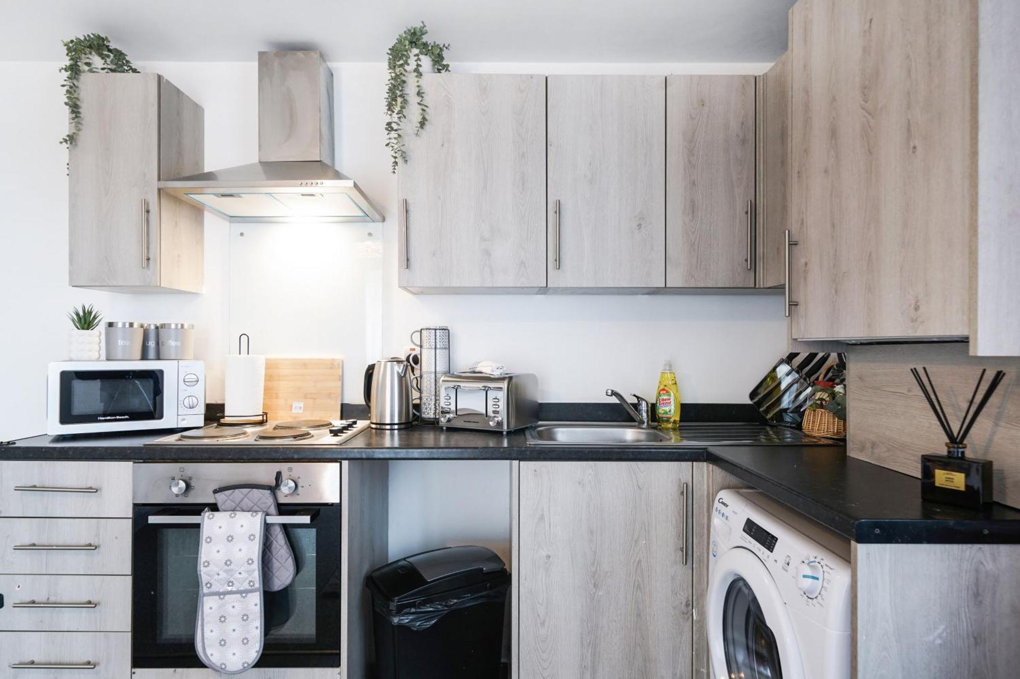 Livestay-New Private Apartment Building Minutes From Heathrow Slough Exteriér fotografie