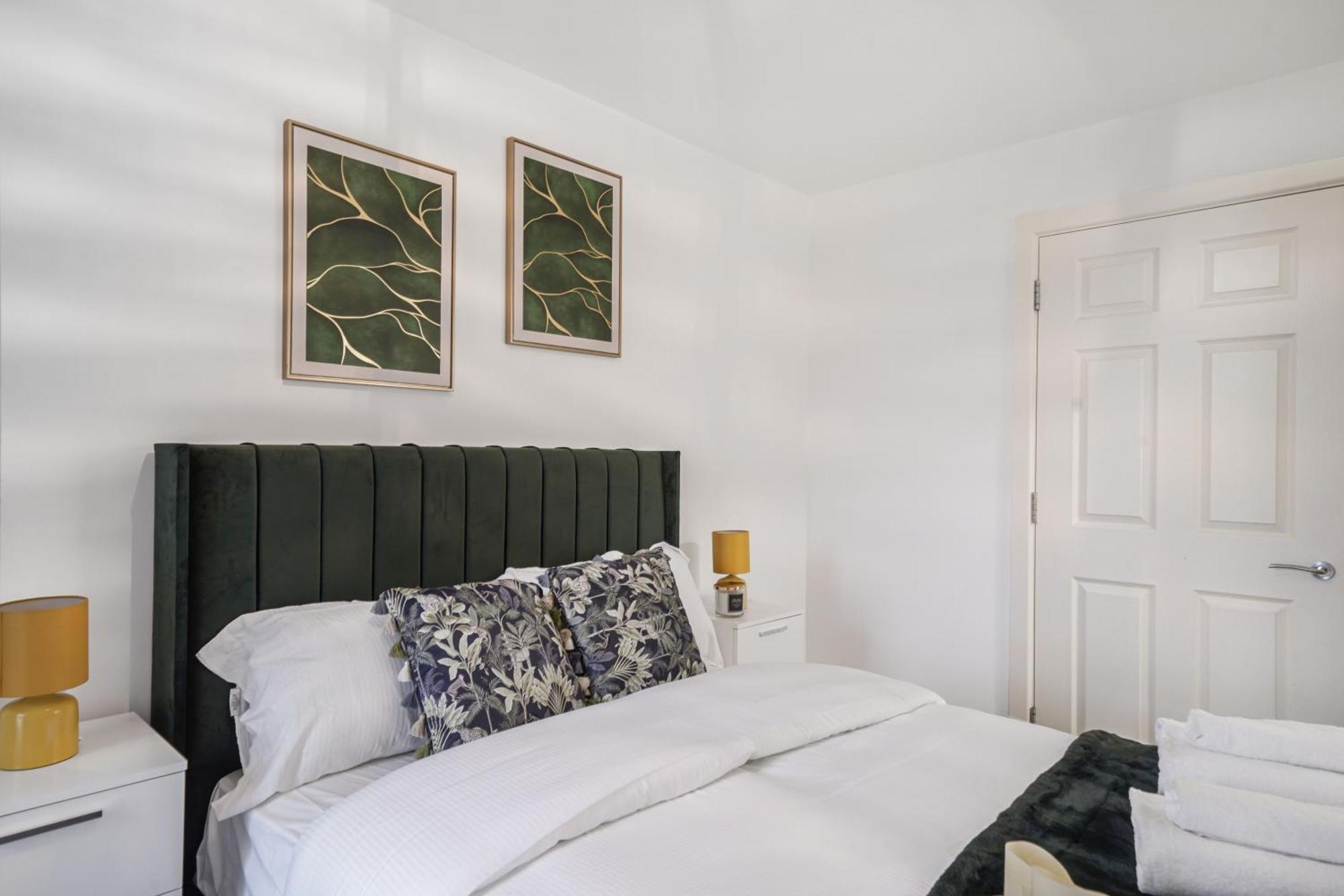 Livestay-New Private Apartment Building Minutes From Heathrow Slough Exteriér fotografie