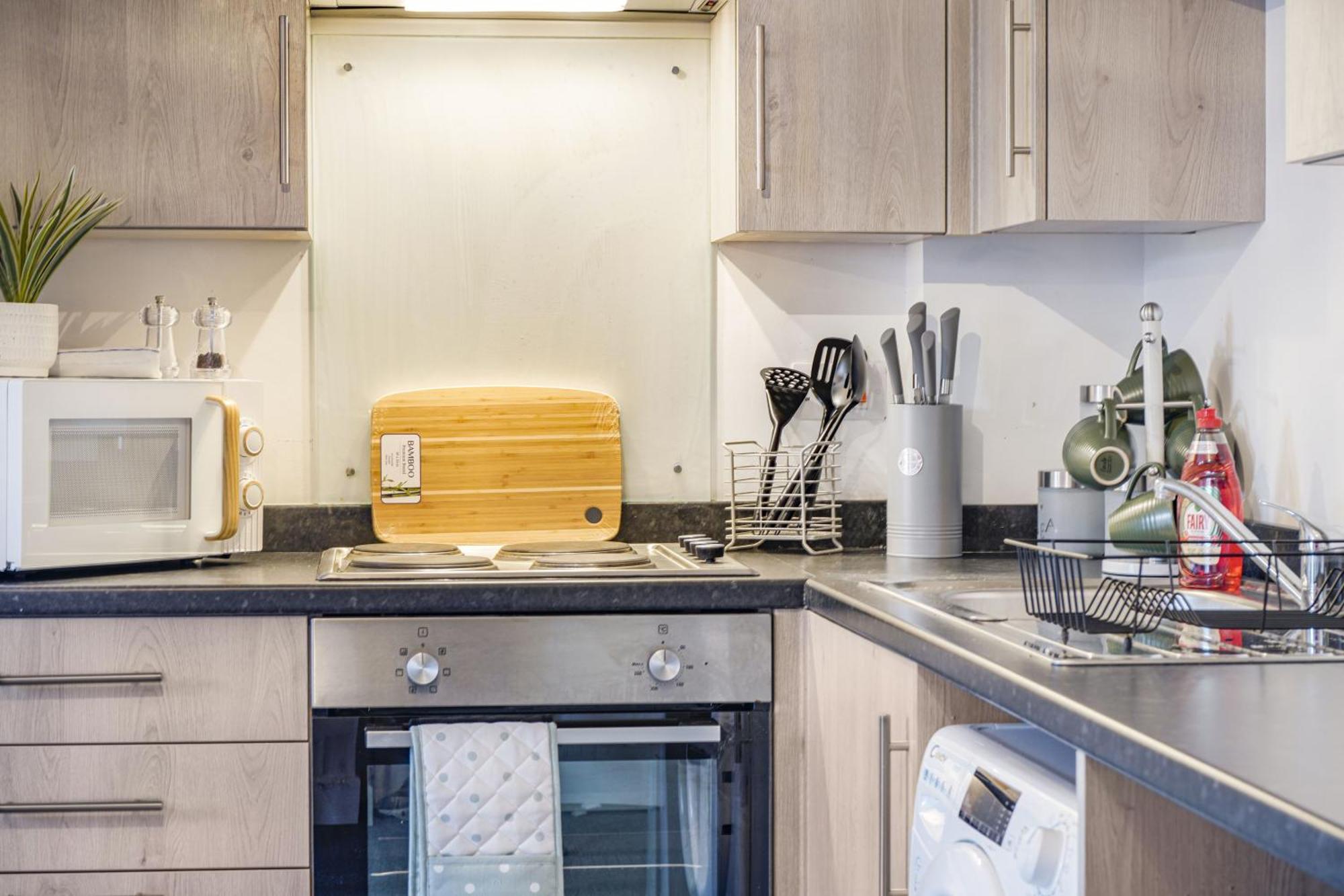 Livestay-New Private Apartment Building Minutes From Heathrow Slough Exteriér fotografie