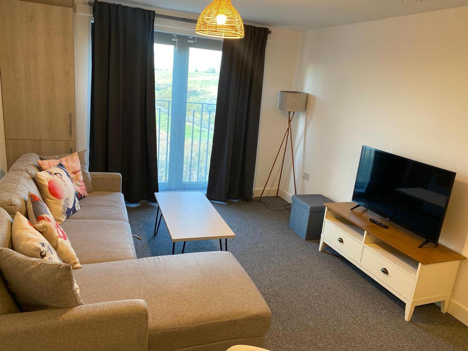 Livestay-New Private Apartment Building Minutes From Heathrow Slough Exteriér fotografie