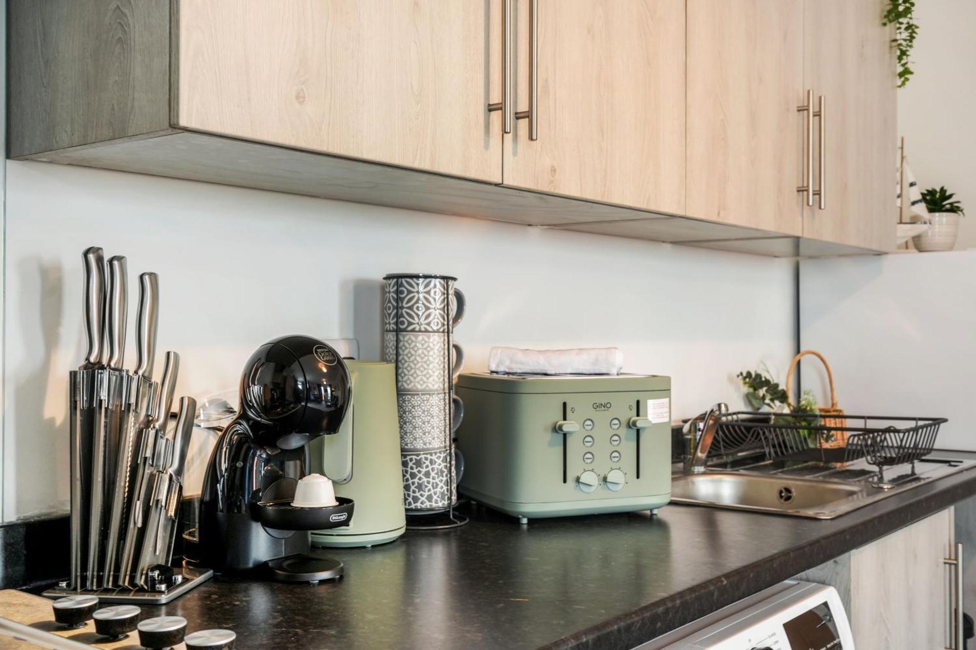 Livestay-New Private Apartment Building Minutes From Heathrow Slough Exteriér fotografie