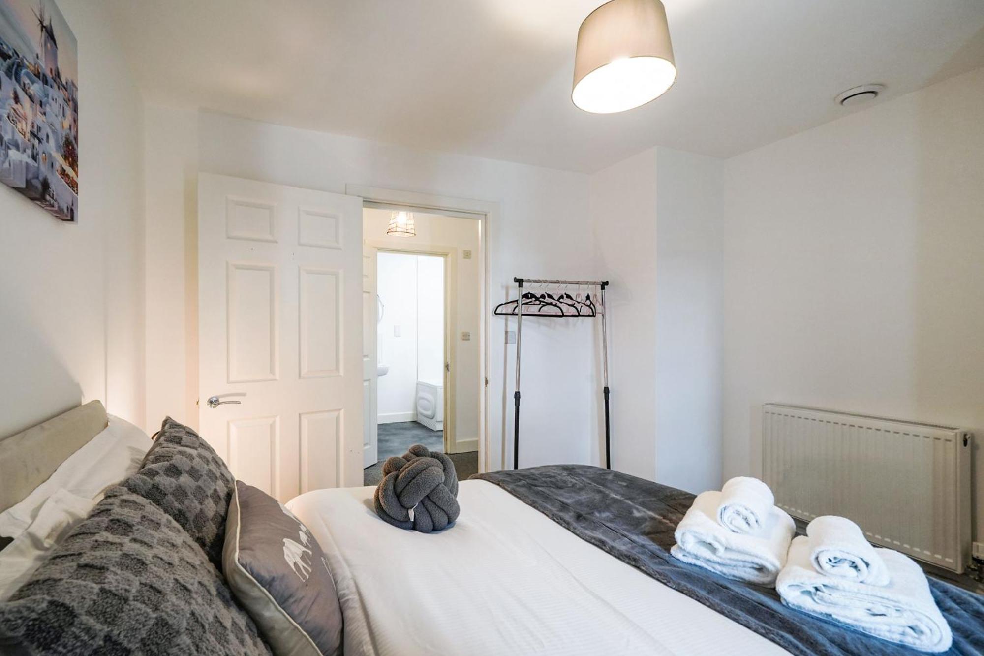 Livestay-New Private Apartment Building Minutes From Heathrow Slough Exteriér fotografie