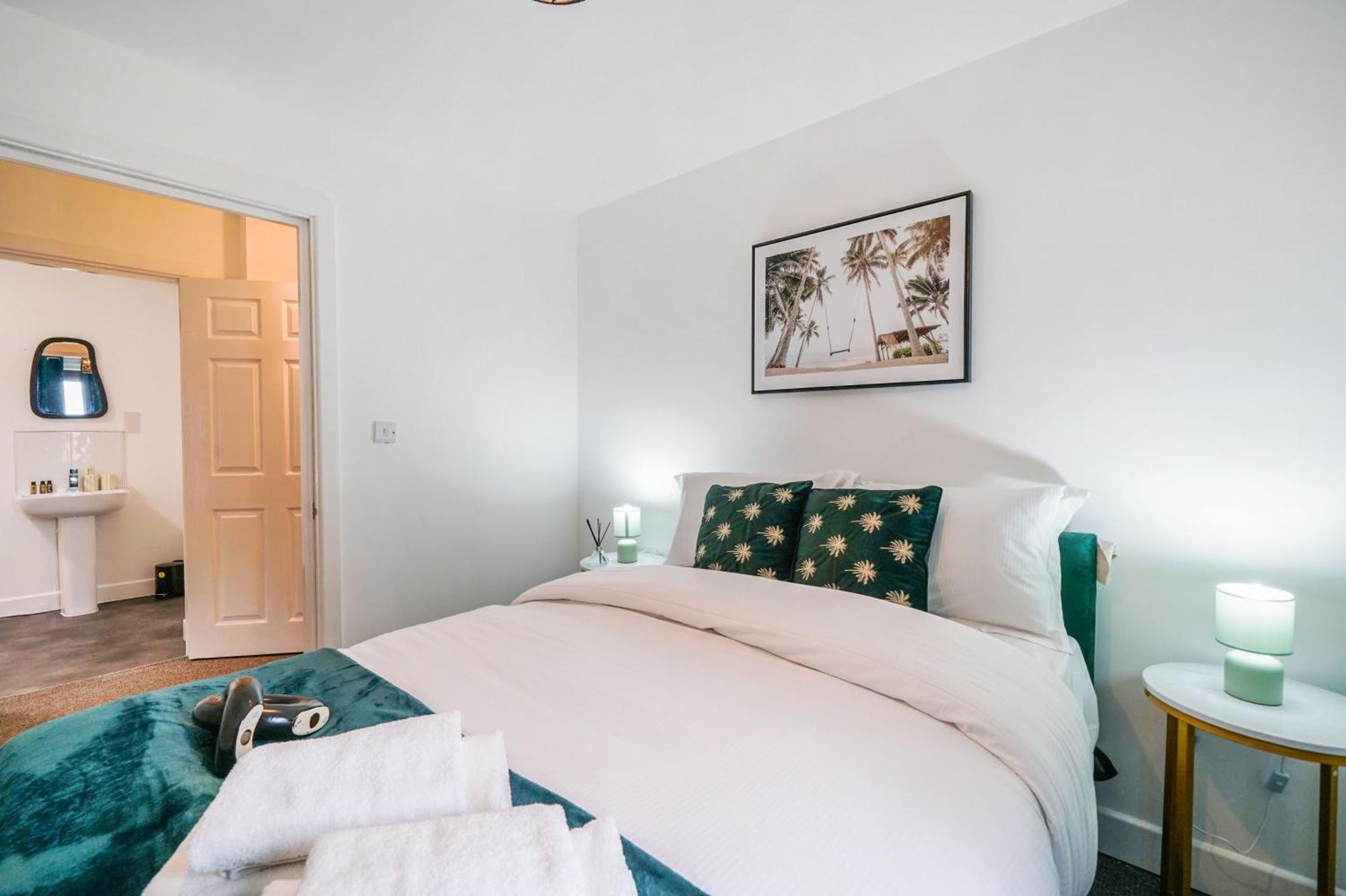 Livestay-New Private Apartment Building Minutes From Heathrow Slough Exteriér fotografie