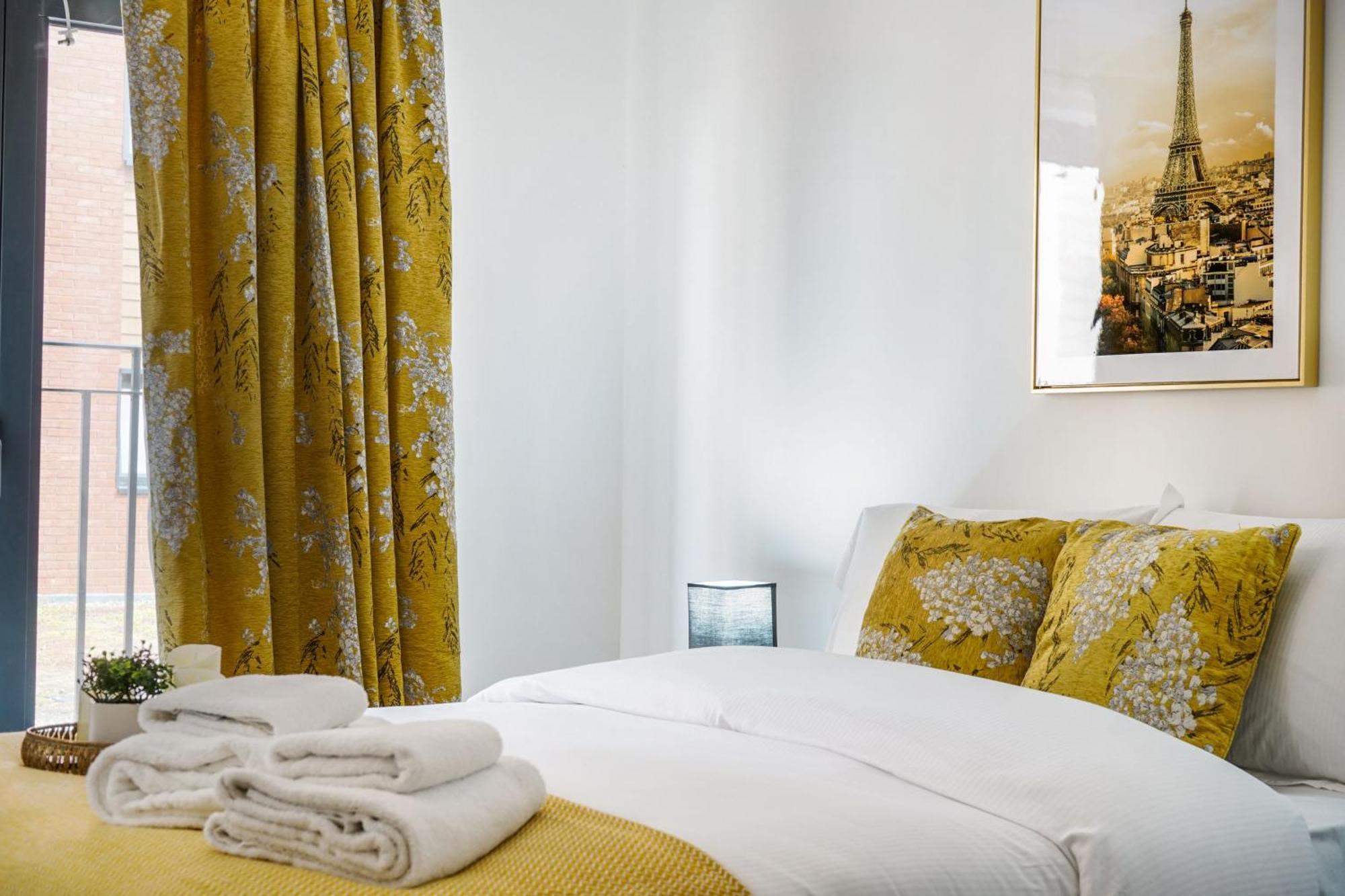Livestay-New Private Apartment Building Minutes From Heathrow Slough Exteriér fotografie